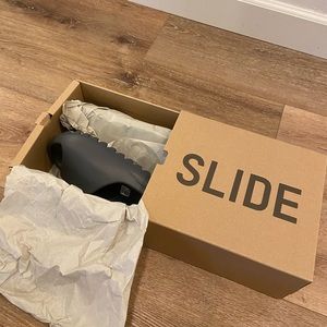 Yeezy Slide Slate Grey Size 6